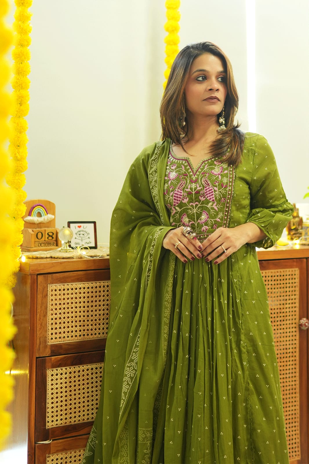 Women'S Green Embroidered Printed Rayyon Kurta & Pant With Malmal Dupatta Set