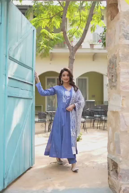 Blue Kurta Suit Set With Floral Embroidery